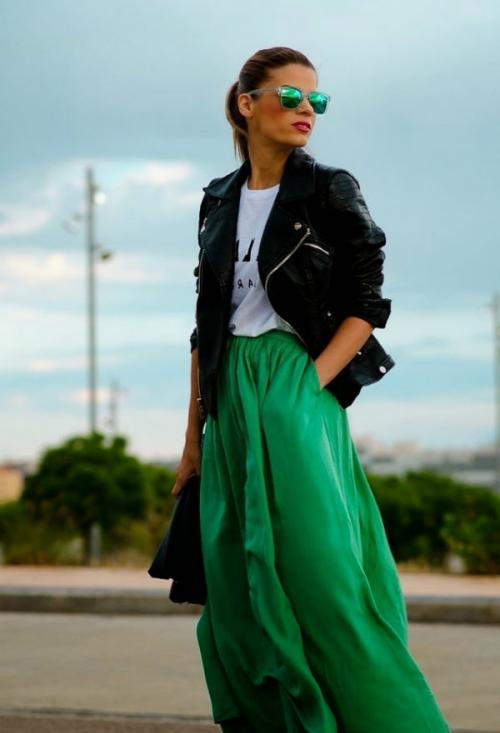 С чем носить длинную зеленую юбку. С чем сочетать зеленую юбку.