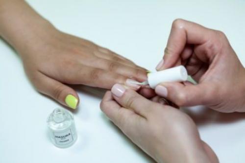 Что первее наносится топ или база. Базовое покрытие под гель-лак: функции, нанесение