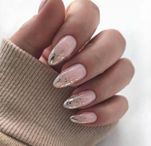 Какие типы фольги лучше всего подходят для ногтевого дизайна. Маникюр с фольгой: фото новинки и модные тенденции 2025 красивого дизайна золотой и серебряной фольгой коротких ногтей