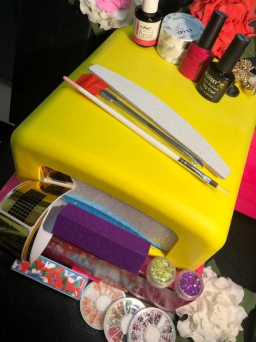 Что нужно для наращивания ногтей список. Что нужно для наращивания ногтей: список материалов и инструментов для домашней процедуры