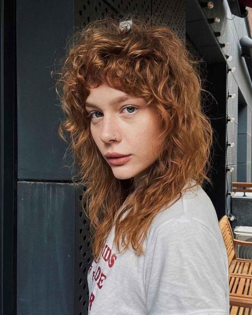 Стрижка каре на волнистые волосы 2022 год. Трендовые виды каре 2022-2023 26