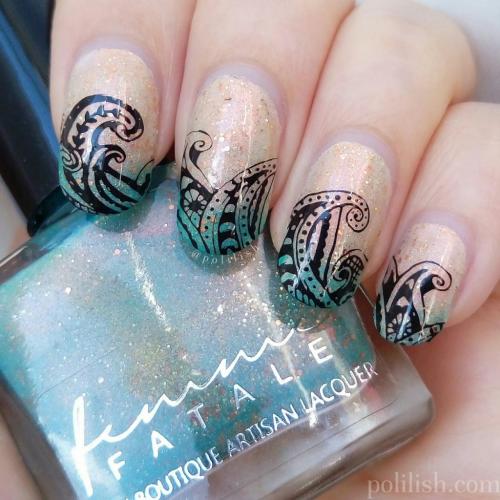 Берегите свои руки: маникюр белого и голубого морского цвета 18