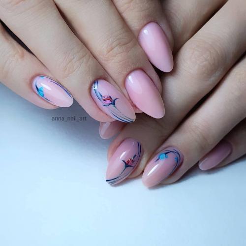 Берегите свои руки: маникюр белого и голубого морского цвета 21