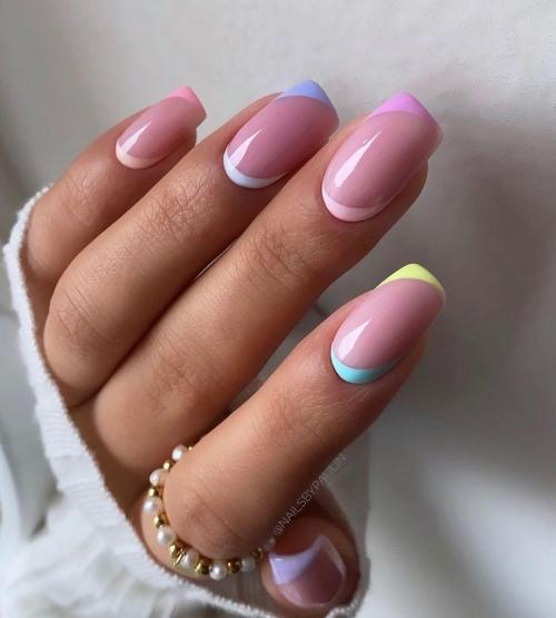 Берегите свои руки: маникюр белого и голубого морского цвета 22