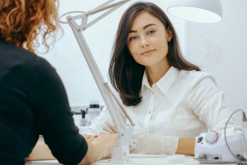 Почему после маникюра шелушится кожа: основные причины и решения 05 Почему после маникюра шелушится кожа: основные причины и решения 05