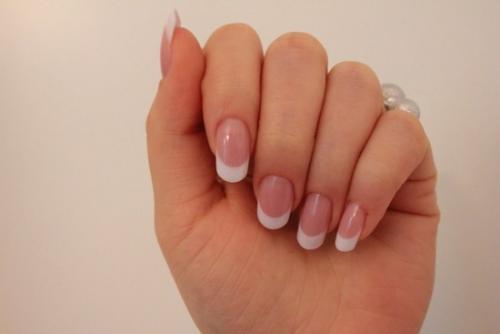 Как сделать французский маникюр в домашних условиях. Французский маникюр своими руками: способ № 3 02 Как сделать французский маникюр в домашних условиях. Французский маникюр своими руками: способ № 3 02
