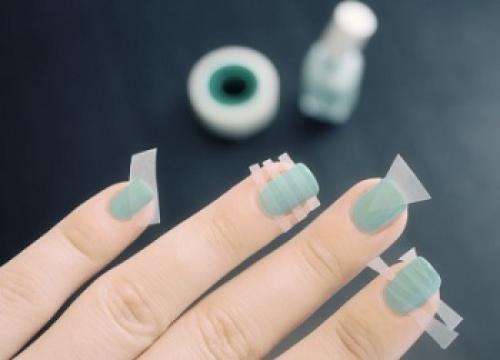 Как клеить скотч ленту на гель лак. Материалы и инструменты для модного дизайна