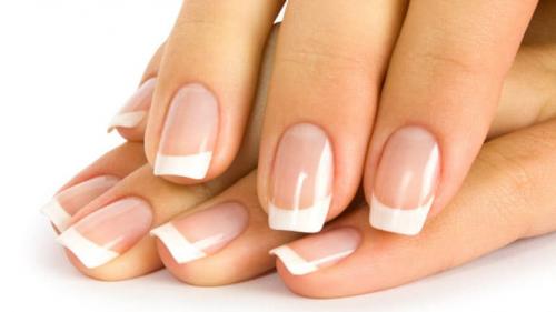 Чем заменить полоски для французского маникюра. Как делать трафареты для французского маникюра своими руками и правильно их использовать?
