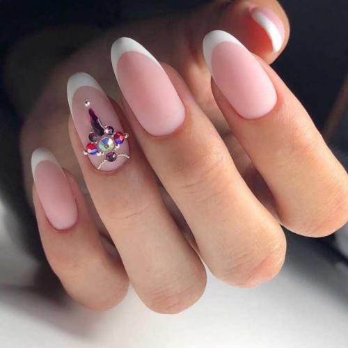 Белый френч 2019 новинки. Новинки френч маникюра — 170 фото лучших идей. Самые популярные виды маникюра, необычный и оригинальный дизайн, отзывы, рекомендации мастера