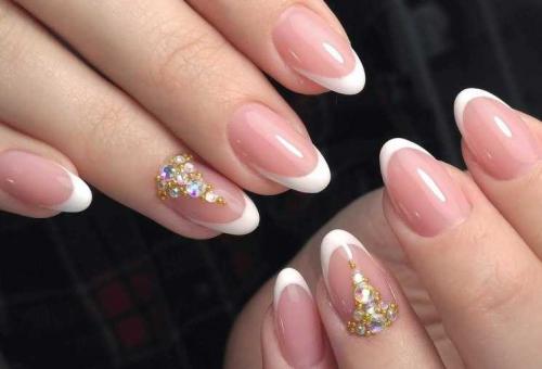 Белый френч 2019 новинки. Новинки френч маникюра — 170 фото лучших идей. Самые популярные виды маникюра, необычный и оригинальный дизайн, отзывы, рекомендации мастера