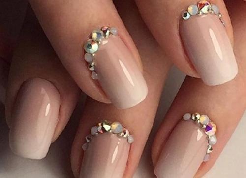 Как приклеить стразы на ногти в домашних условиях. Как правильно приклеить стразы на ногти