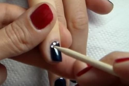 Как приклеить стразы на ногти в домашних условиях. Как правильно приклеить стразы на ногти