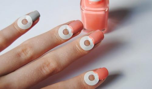 Как делать французский маникюр гель-лаком с трафаретом. Как делать трафареты для французского маникюра своими руками и правильно их использовать?