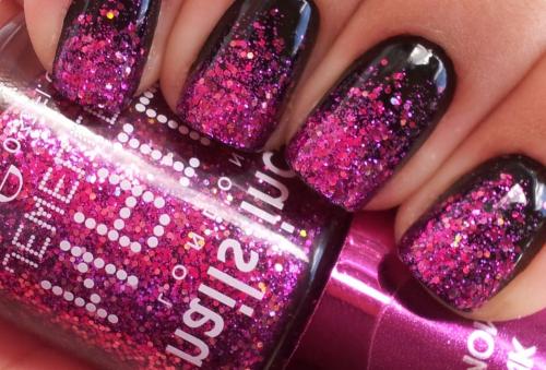 Как добавить глиттер или другие украшения в розово-черный новогодний маникюр. Идеи черного блестящего маникюра