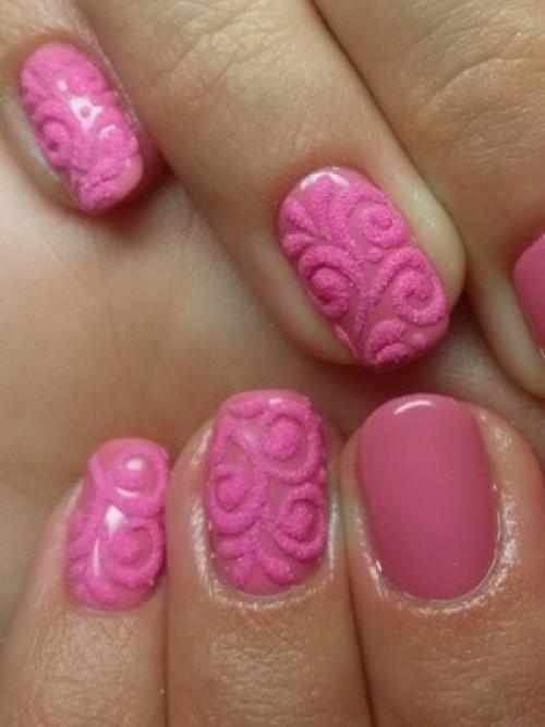 Новогодний подарок: тренды маникюра розового с черным 03