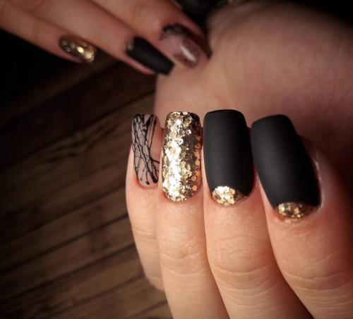 Как добавить глиттер или другие украшения в розово-черный новогодний маникюр. Идеи черного блестящего маникюра