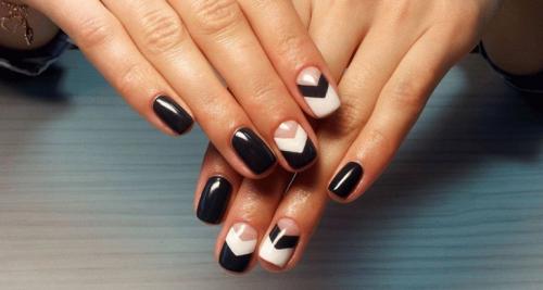 Чем заменить полоски для французского маникюра. Как делать трафареты для французского маникюра своими руками и правильно их использовать?