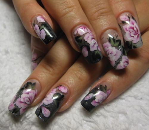 Черно-розовый маникюр: 10 стильных идей для дизайна ногтей 13