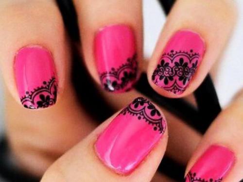 Черно-розовый маникюр: 10 стильных идей для дизайна ногтей 08
