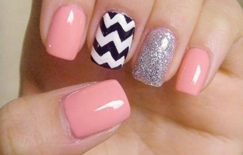 Черно-розовый маникюр: 10 стильных идей для дизайна ногтей 15