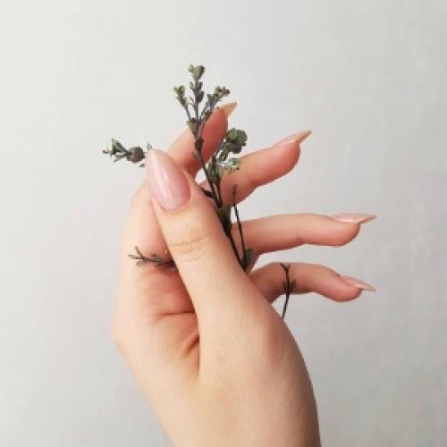 Черно-розовый маникюр миндаль: модные идеи для стильных ногтей 13