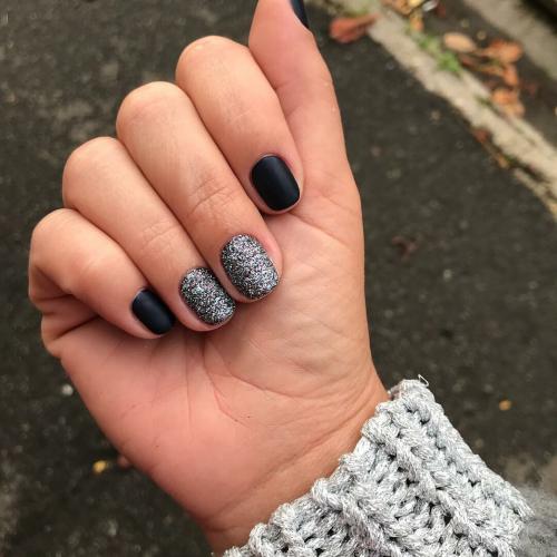Как правильно наносить блестки на розово-чёрный маникюр. Просто блеск: как сделать маникюр с глиттером?
