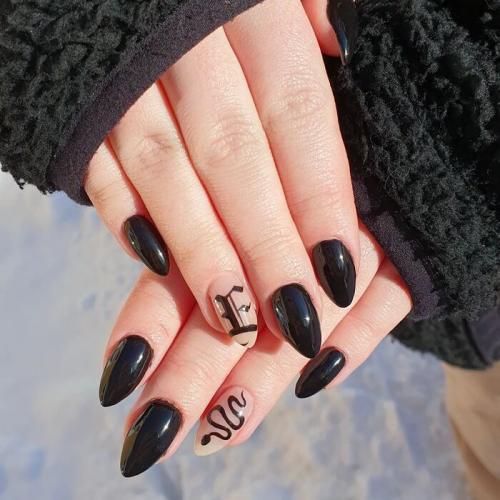 Черно-розовый маникюр миндаль: модные идеи для стильных ногтей 10