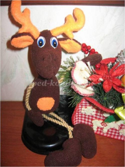 Как сделать рождественского оленя своими руками. Новогодний олень своими руками: несколько простых вариантов изготовления 34 Как сделать рождественского оленя своими руками. Новогодний олень своими руками: несколько простых вариантов изготовления 34