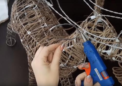 Олень из фольги своими руками. Новогодний аксессуар, как из дорого магазина всего за 200 рублей