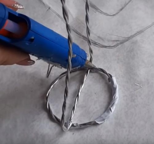 Олень из фольги своими руками. Новогодний аксессуар, как из дорого магазина всего за 200 рублей