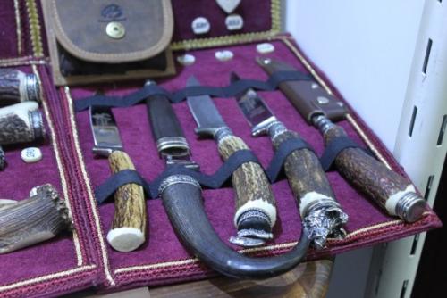 Нож с рукояткой из рога. 