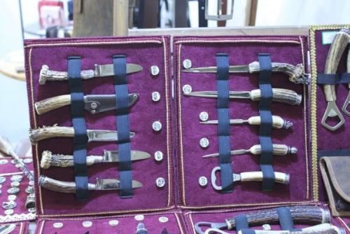 Нож с рукояткой из рога. 