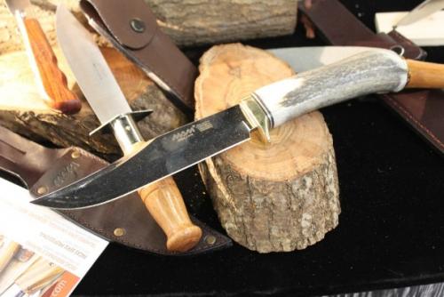 Нож с рукояткой из рога. 