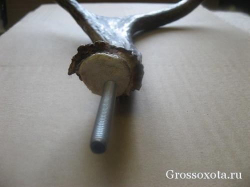 Как закрепить рога на медальон. Крепим лосиные рога