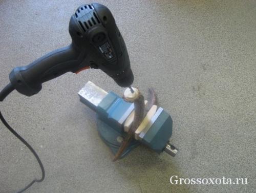 Как закрепить рога на медальон. Крепим лосиные рога