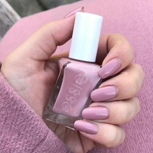 Какие цвета маникюра лучше всего сочетаются с ярко розовым платьем. Пучок зелени: как сделать маникюр под зеленое платье?