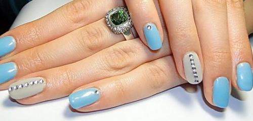 Можно ли добавить украшения, такие, как блестки или стразы, в маникюр. Как наносить (приклеить) стразы и блестки на шеллак