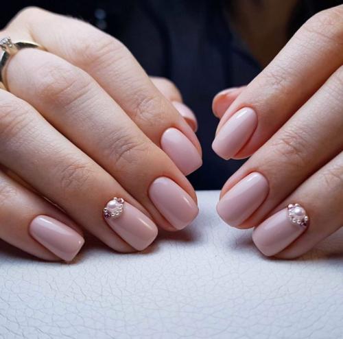 Топ-10 идей маникюра под пудровое платье 01 Топ-10 идей маникюра под пудровое платье 01