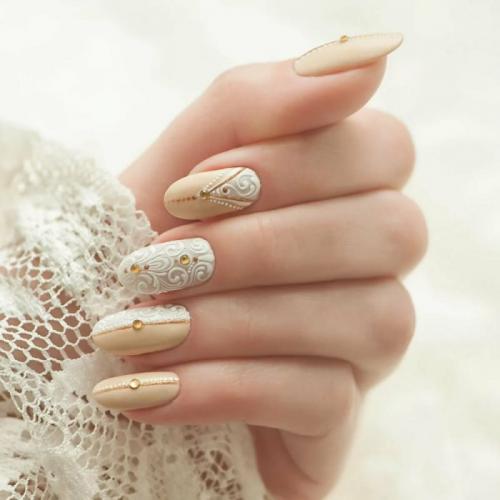 Маникюр под шампанское: как выбрать идеальный дизайн для вашего наряда 02 Маникюр под шампанское: как выбрать идеальный дизайн для вашего наряда 02