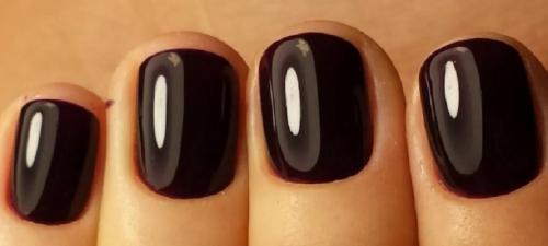 Какие ошибки нужно избегать при создании маникюра под шампанское. Как создать безупречные блики на ногтевой пластине?