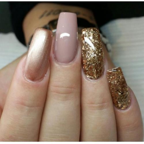 Маникюр под шампанское: как выбрать идеальный дизайн для вашего наряда 03 Маникюр под шампанское: как выбрать идеальный дизайн для вашего наряда 03