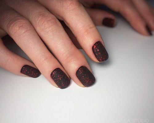 Какие пастельные оттенки ногтей лучше всего сочетаются с розовым платьем. Красная книга: как сделать маникюр под красное платье?