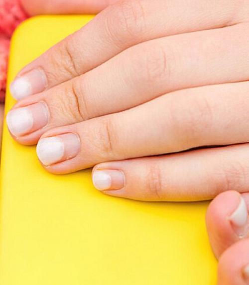 Почему гель-лак отслаивается от кончиков ногтей. Почему на ногтях появляются сколы