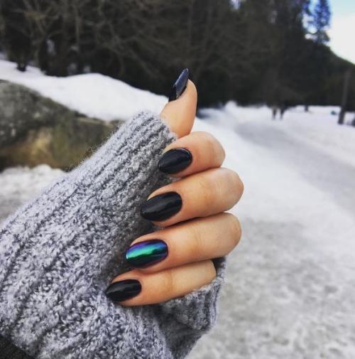 Лучший черный гель-лак. Черный лак для ногтей: как правильно наносить модный оттенок?