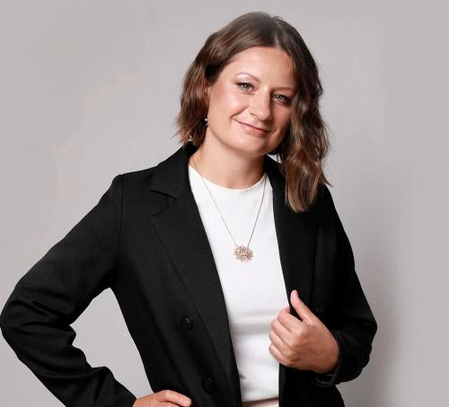 С чем носить розовое платье: 10 стильных вариантов 10