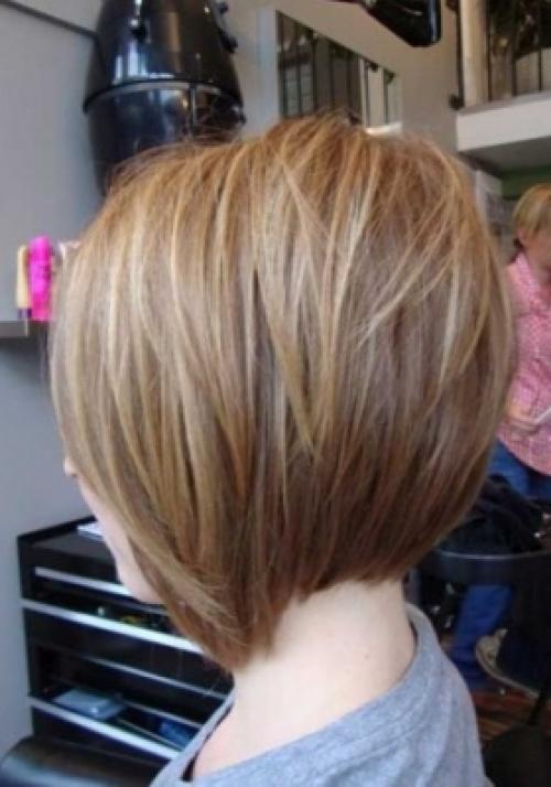 Идеи стильных причесок для коротких волос.. Особенности укладки на короткие волосы 12