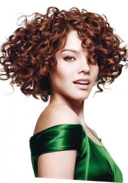 Идеи стильных причесок для коротких волос.. Особенности укладки на короткие волосы 14