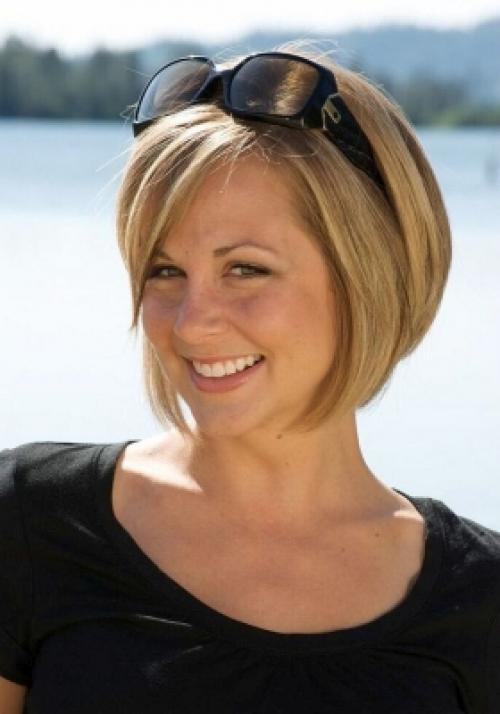 Идеи стильных причесок для коротких волос.. Особенности укладки на короткие волосы 13