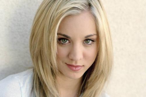 Короткие волосы без стрижки. Когда уместны и кому пойдут укладки, зрительно укорачивающие волосы 24