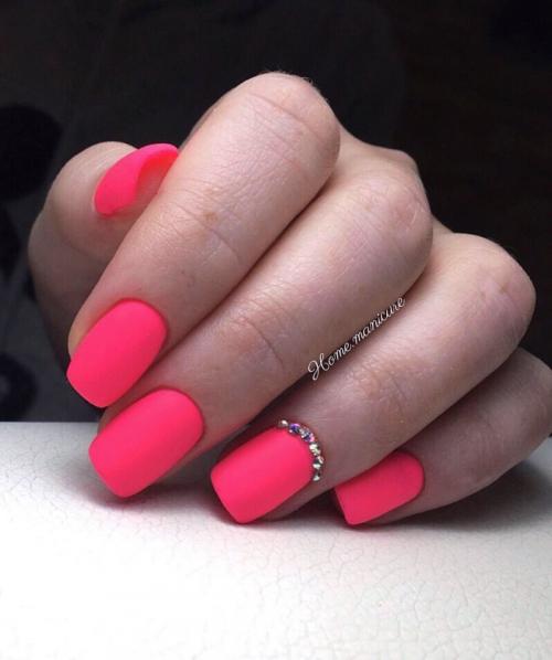 Маникюр под малиновое платье: идеи и советы 09 Маникюр под малиновое платье: идеи и советы 09